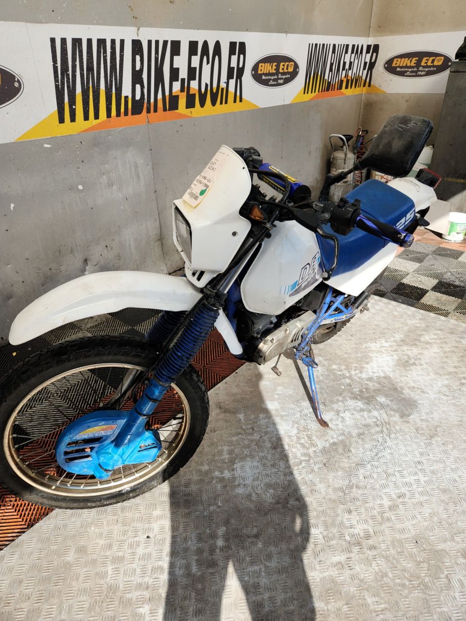 SUZUKI DR 125 4