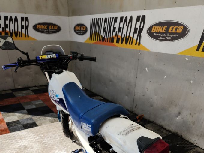 SUZUKI DR 125 4