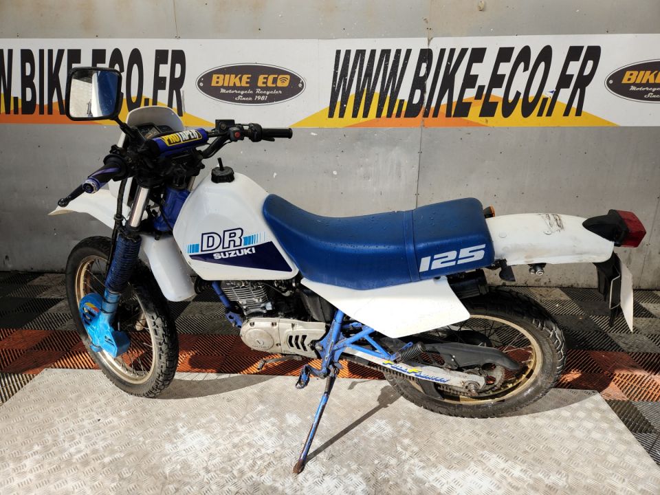 SUZUKI DR 125 4