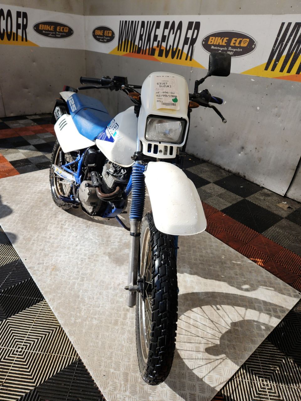 SUZUKI DR 125 4