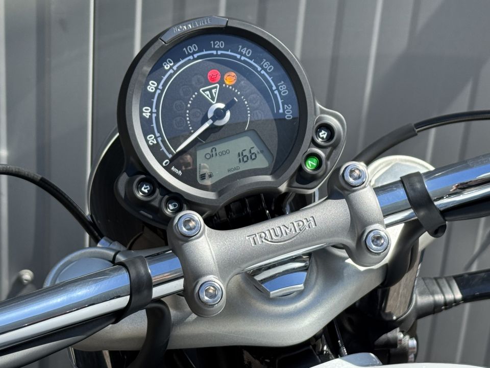 TRIUMPH BONNEVILLE SPEEDMASTER 1200 4