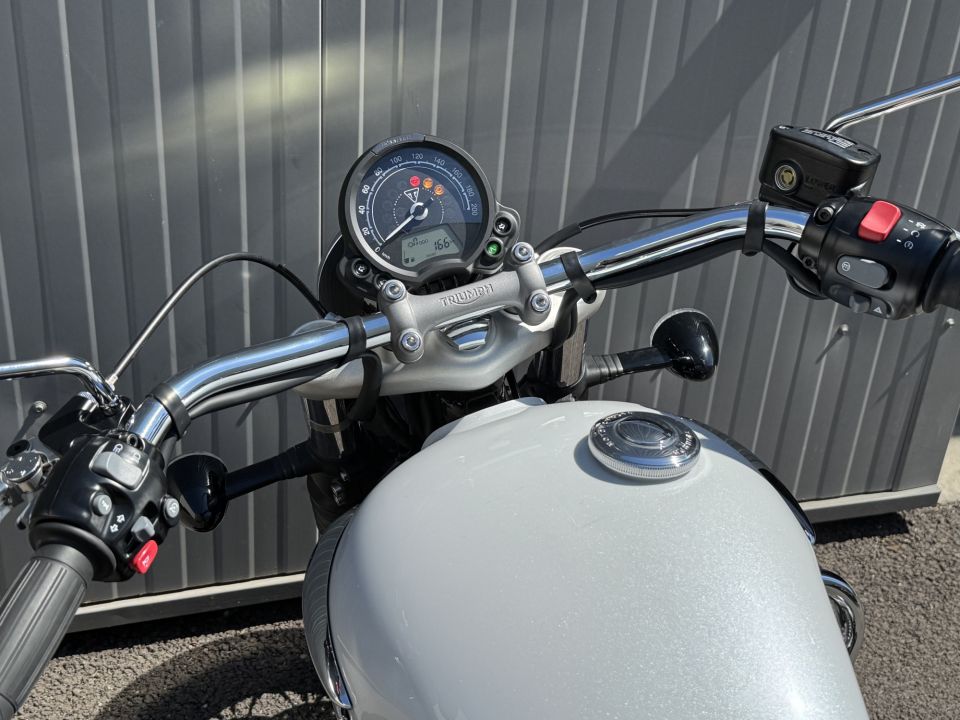 TRIUMPH BONNEVILLE SPEEDMASTER 1200 4