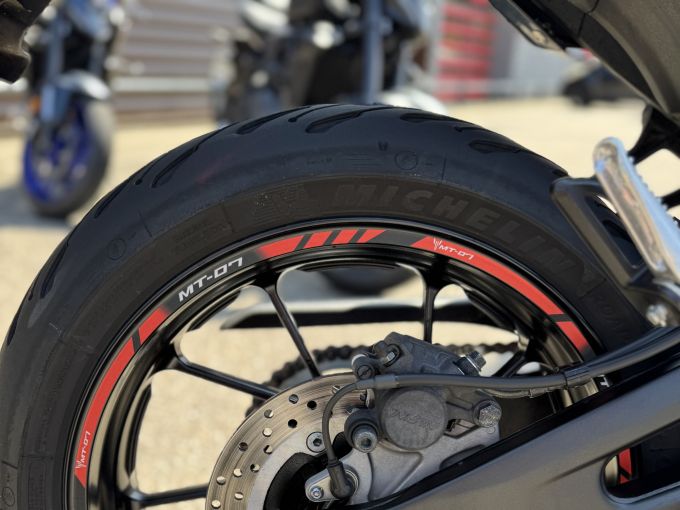 YAMAHA MT-07 4