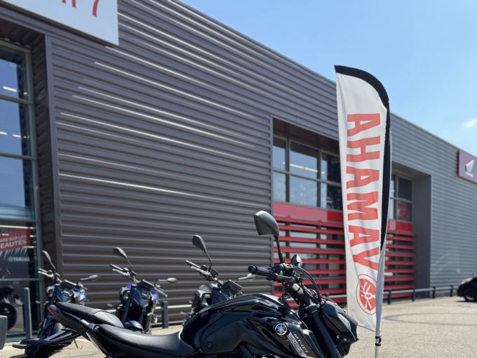 YAMAHA MT-07 4