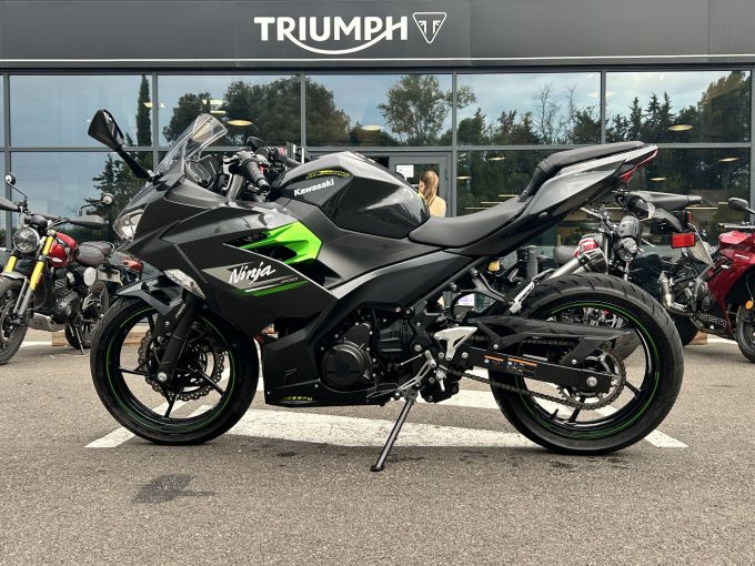 KAWASAKI NINJA 400 4