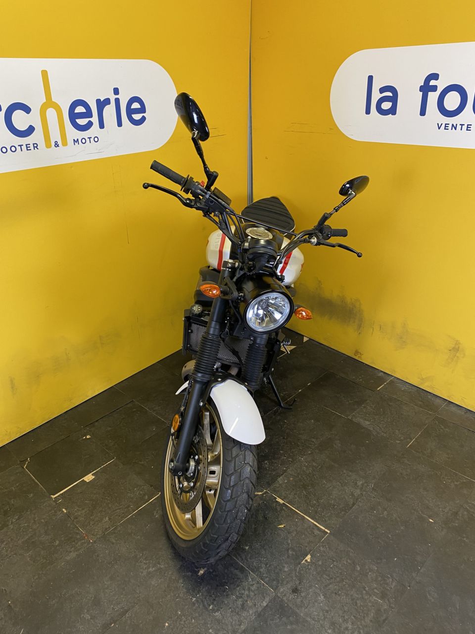 YAMAHA XSR 700 ABS 4