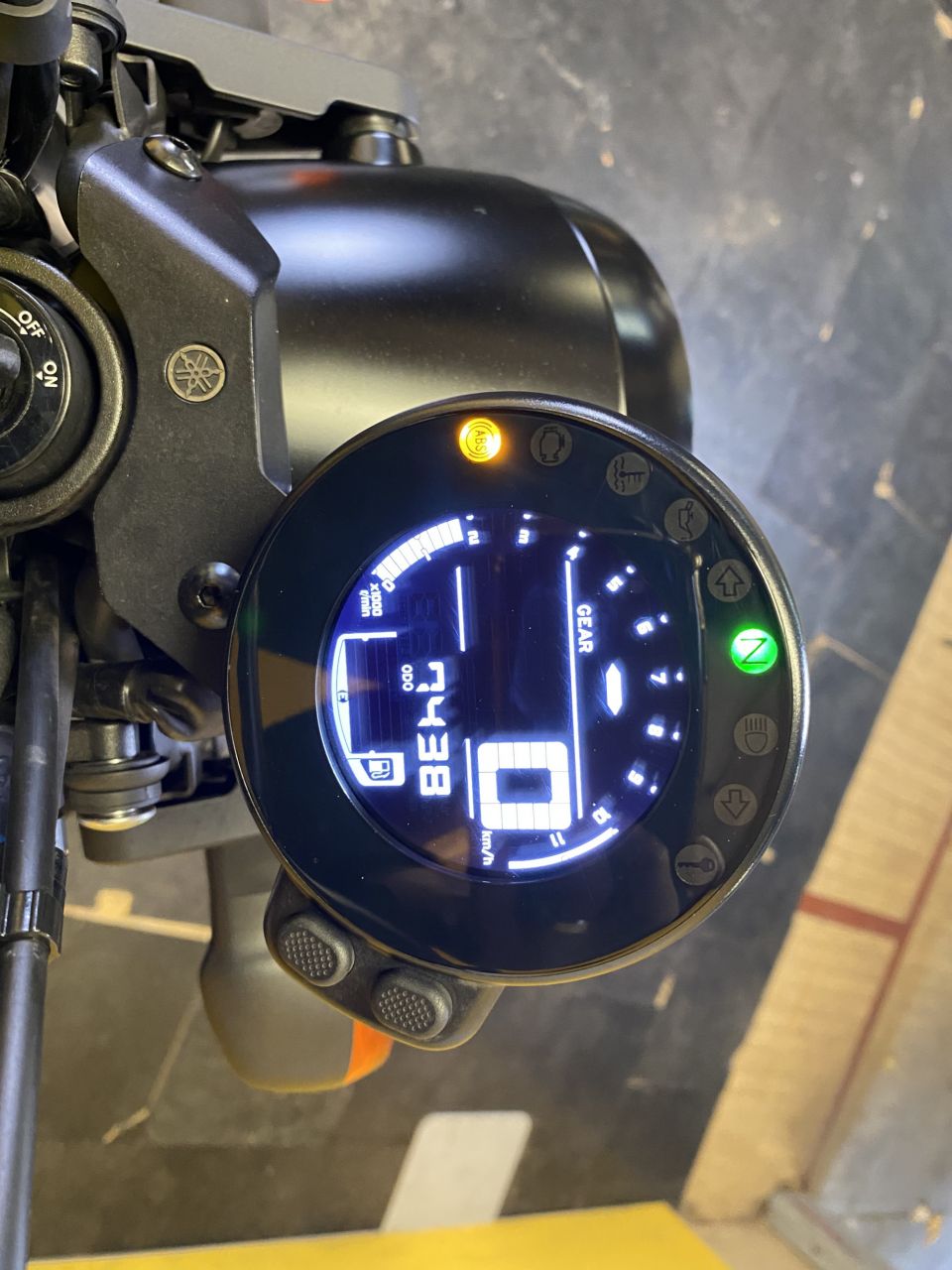 YAMAHA XSR 700 ABS 4