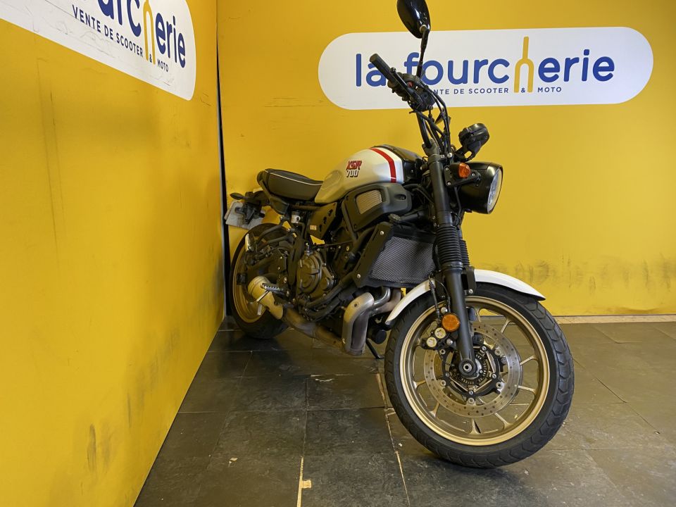 YAMAHA XSR 700 ABS 4