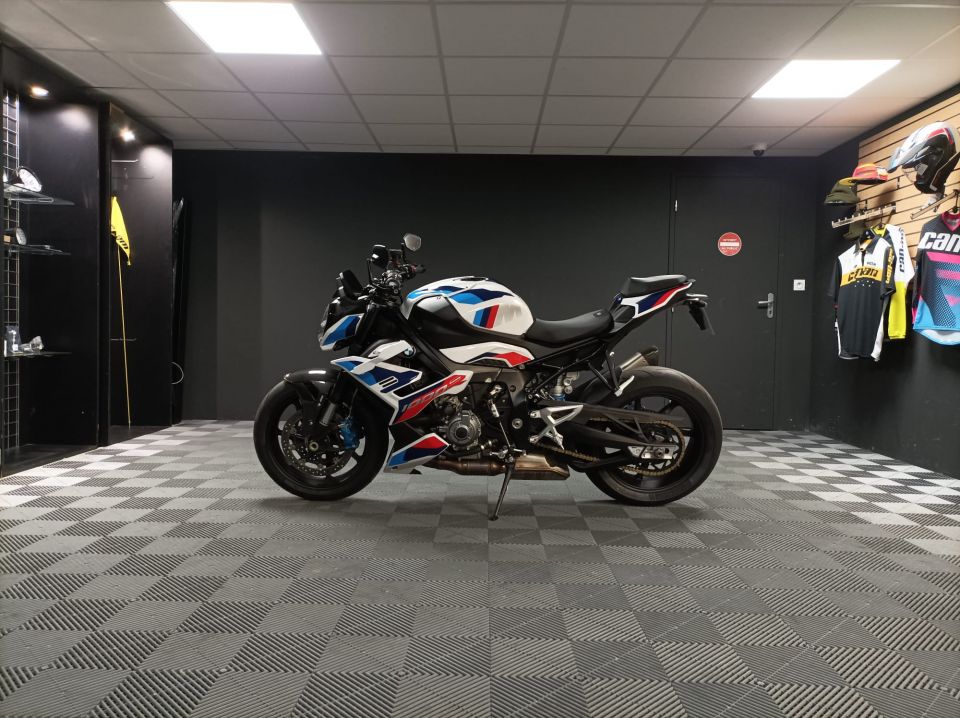 BMW M 1000R 4