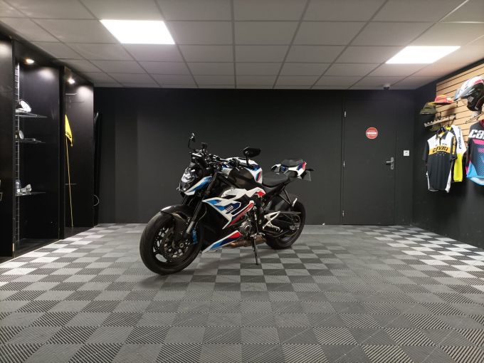 BMW M 1000R 4