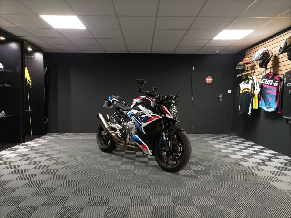 BMW M 1000R 4