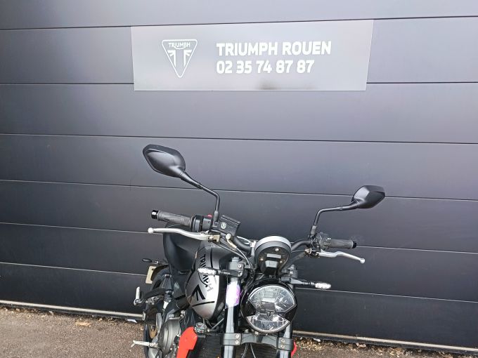 TRIUMPH TRIDENT 660 4