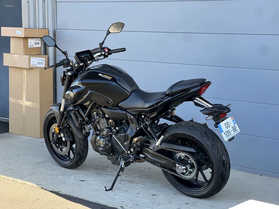 YAMAHA MT-07 (47.5CV) 4