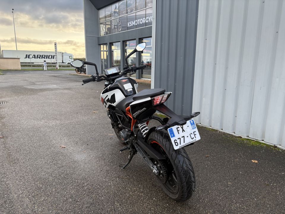 KTM 125 DUKE ABS 4
