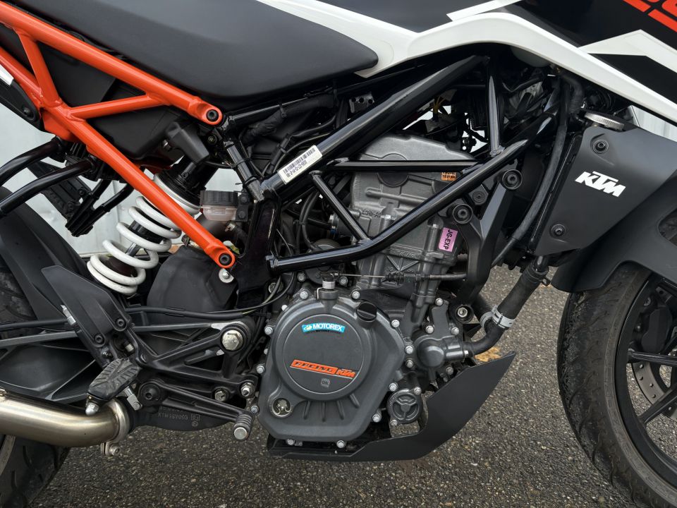 KTM 125 DUKE ABS 4