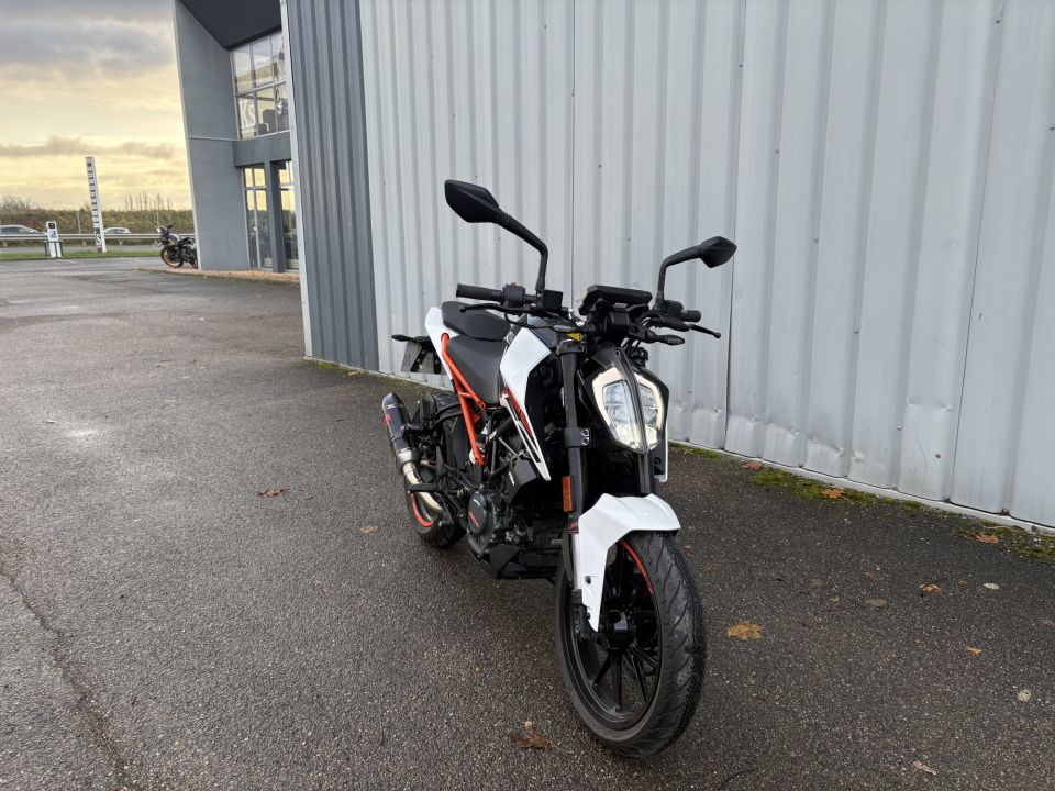 KTM 125 DUKE ABS 4
