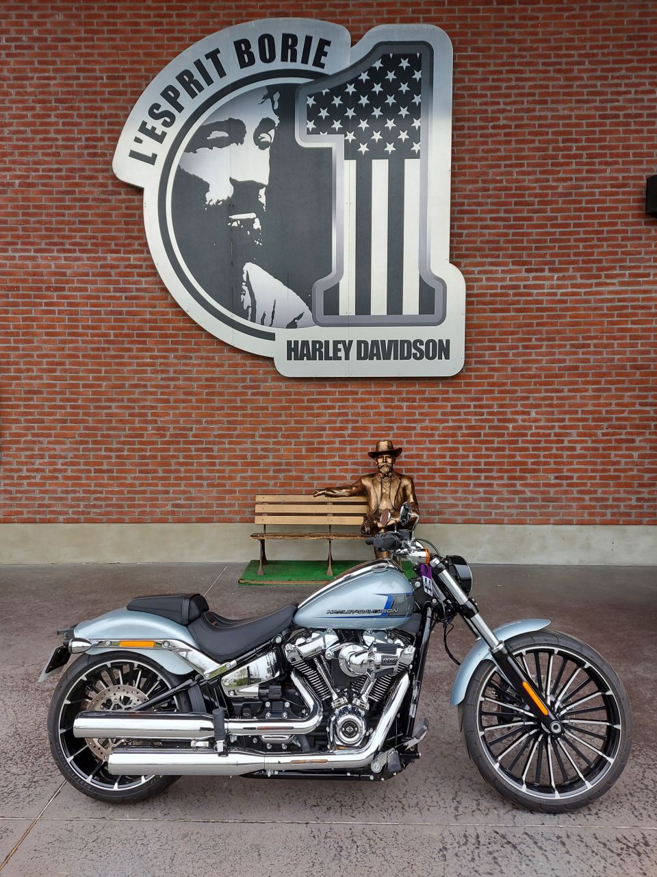 HARLEY-DAVIDSON SOFTAIL BREAKOUT 1923 4