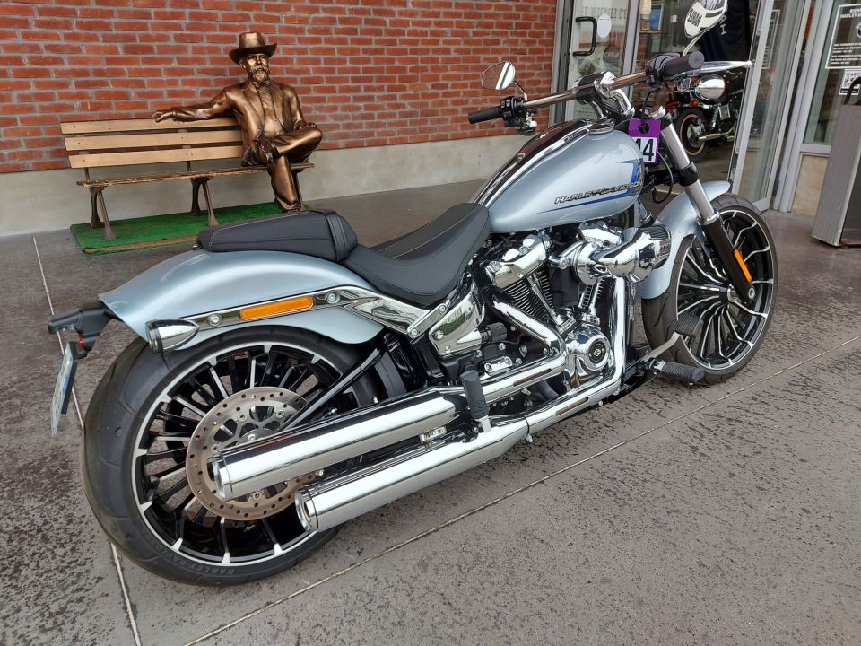 HARLEY-DAVIDSON SOFTAIL BREAKOUT 1923 4