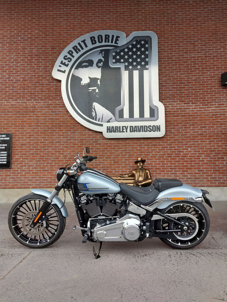 HARLEY-DAVIDSON SOFTAIL BREAKOUT 1923 4