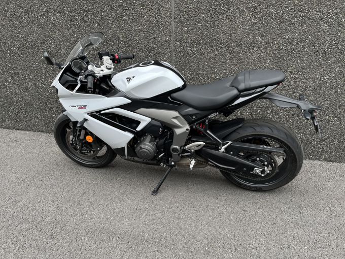 TRIUMPH 	DAYTONA 660 4