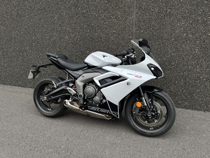 TRIUMPH 	DAYTONA 660 4