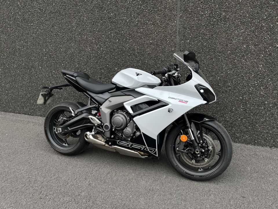 TRIUMPH 	DAYTONA 660 4