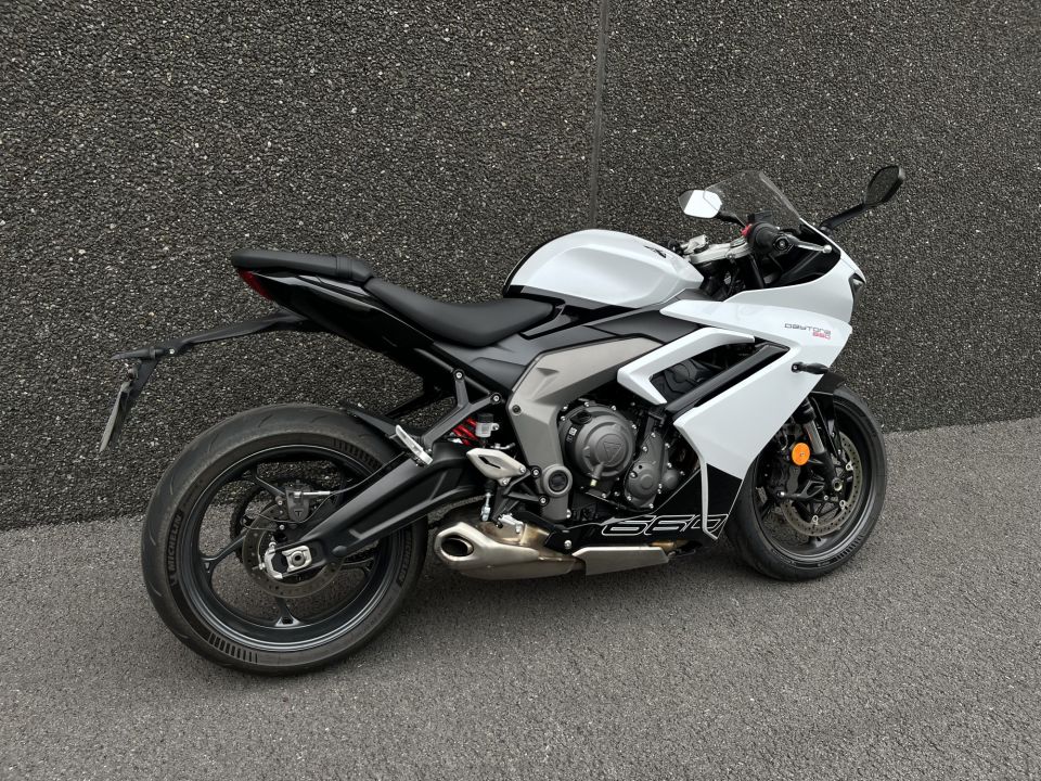 TRIUMPH 	DAYTONA 660 4
