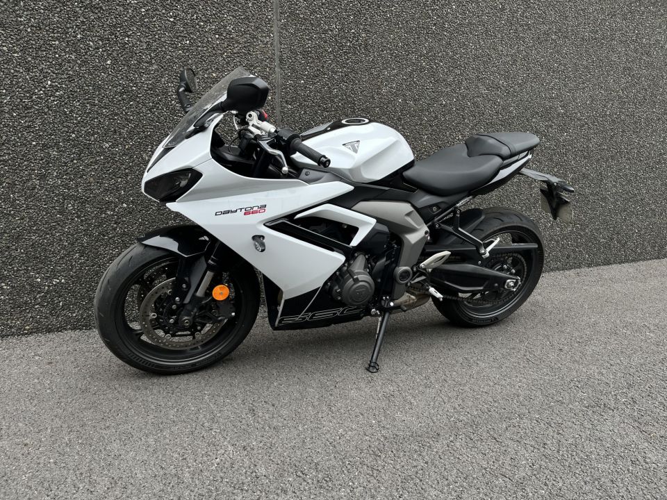 TRIUMPH 	DAYTONA 660 4