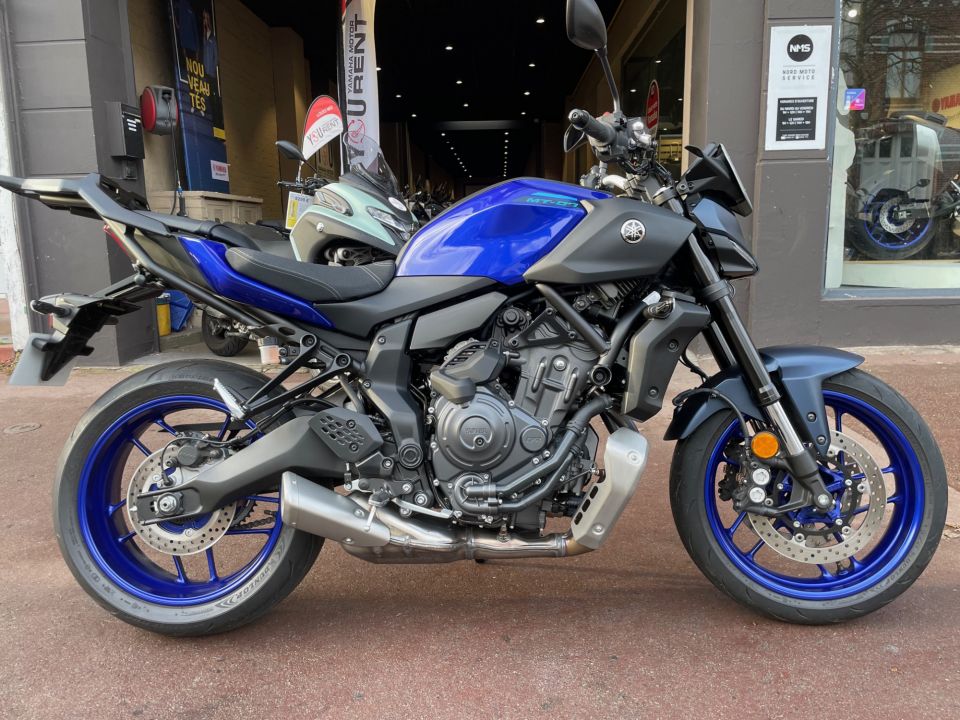 YAMAHA MT-07 4