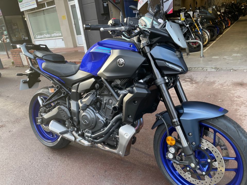 YAMAHA MT-07 4