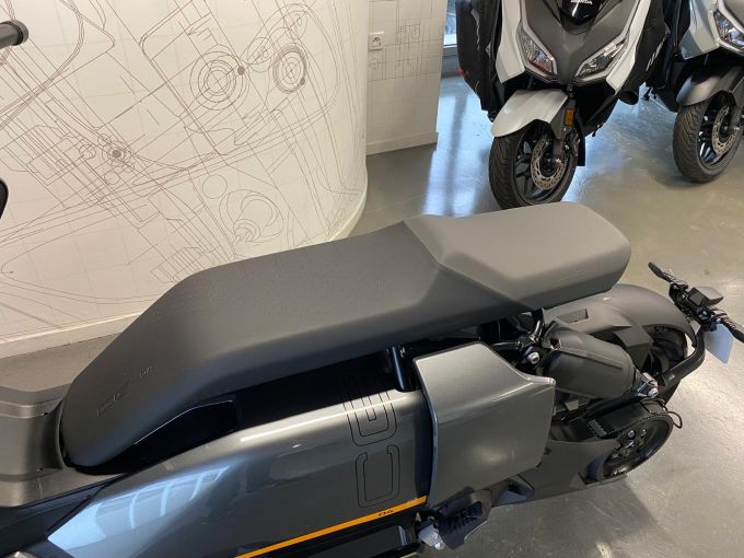 BMW CE 04 4