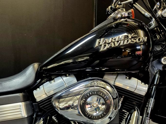 HARLEY-DAVIDSON DYNA STREET BOB 1584 4