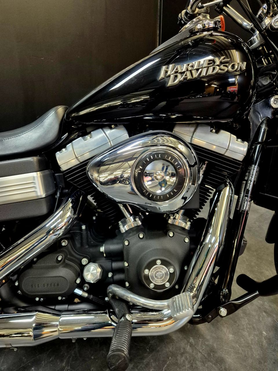 HARLEY-DAVIDSON DYNA STREET BOB 1584 4