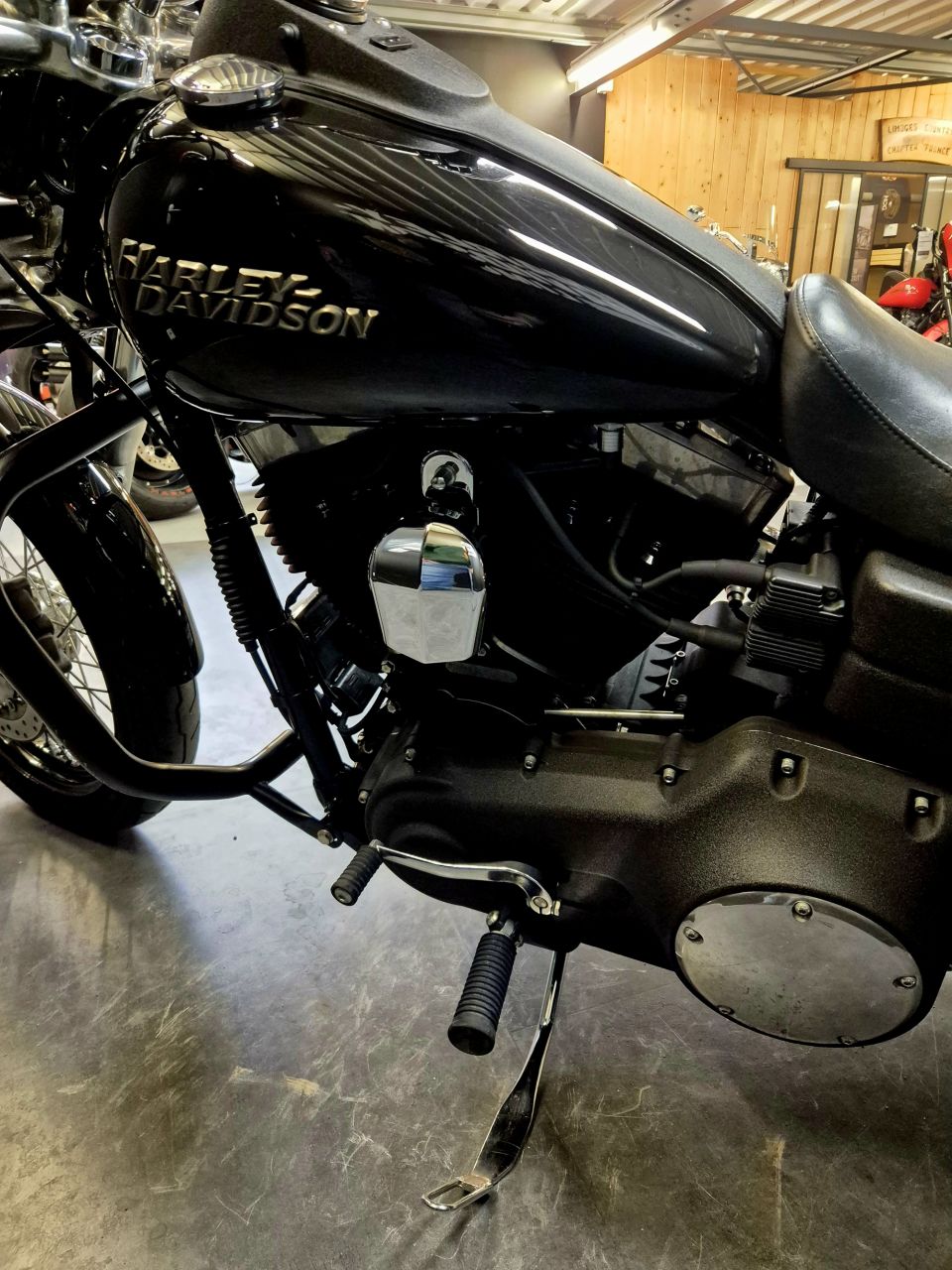 HARLEY-DAVIDSON DYNA STREET BOB 1584 4