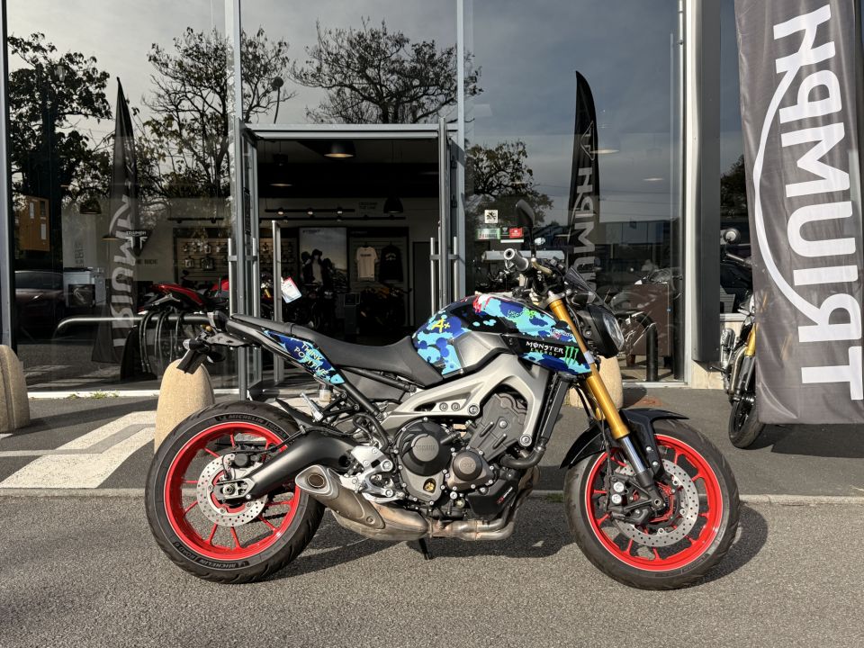 YAMAHA MT-09 4