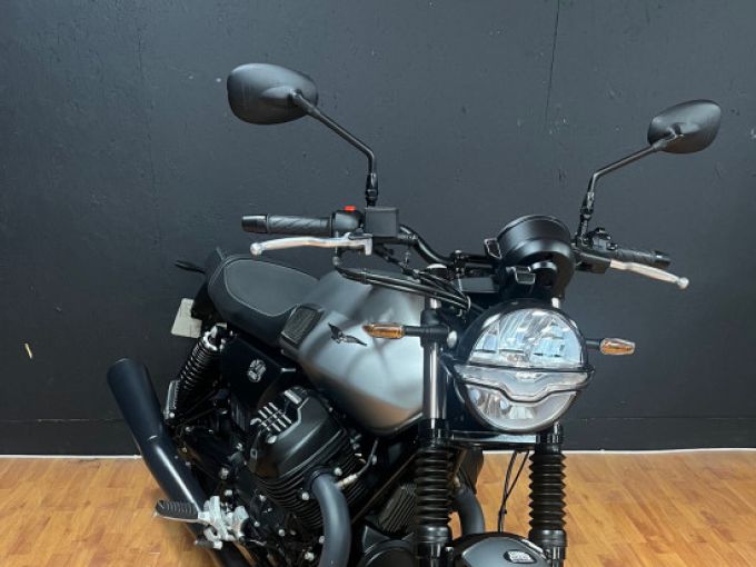MOTO GUZZI V7 Special 850 4