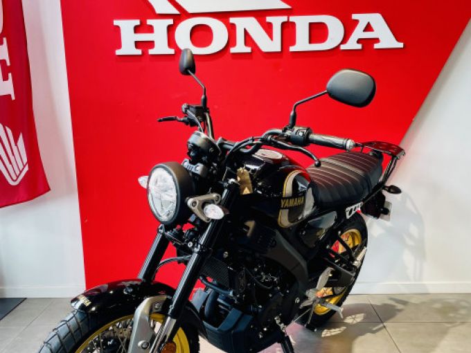 YAMAHA XSR 125 4