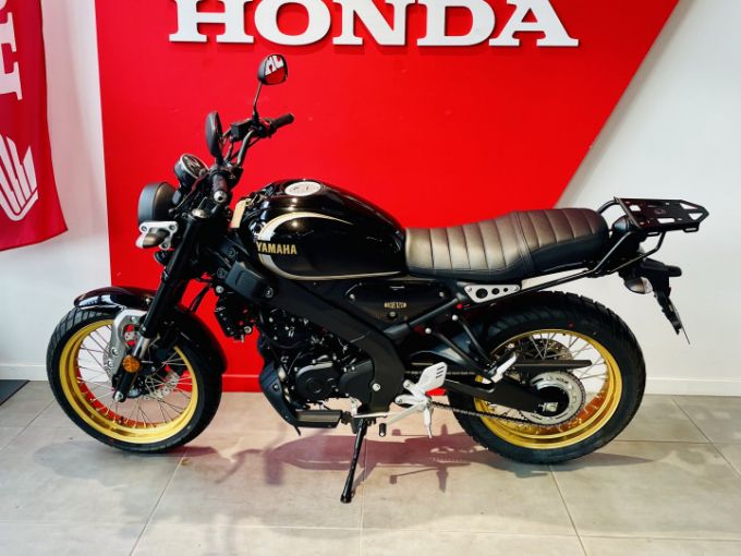 YAMAHA XSR 125 4