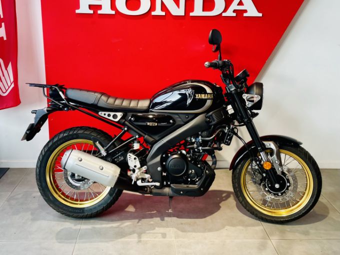 YAMAHA XSR 125 4