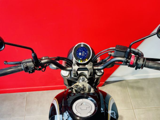 YAMAHA XSR 125 4