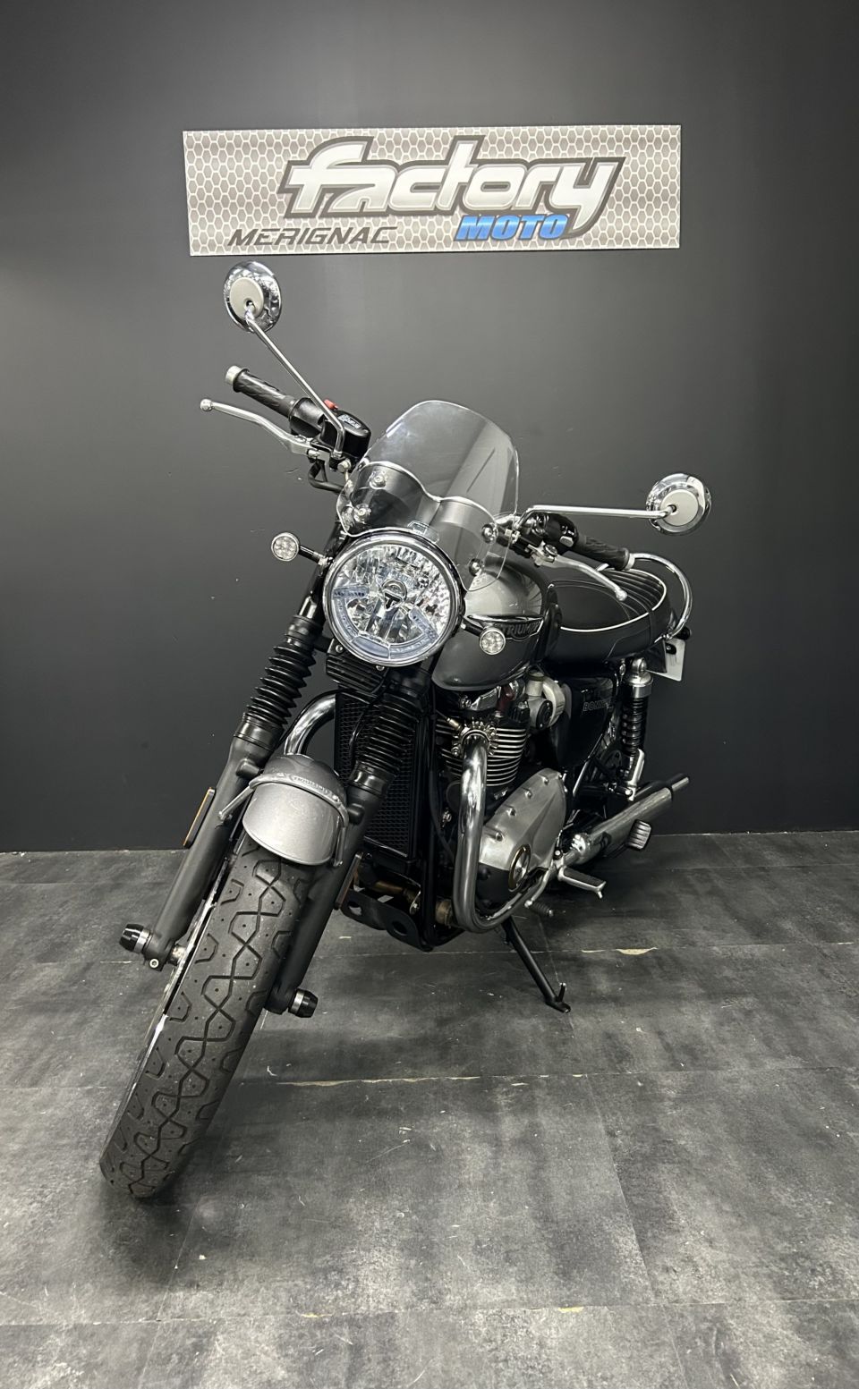 TRIUMPH BONNEVILLE T120 4