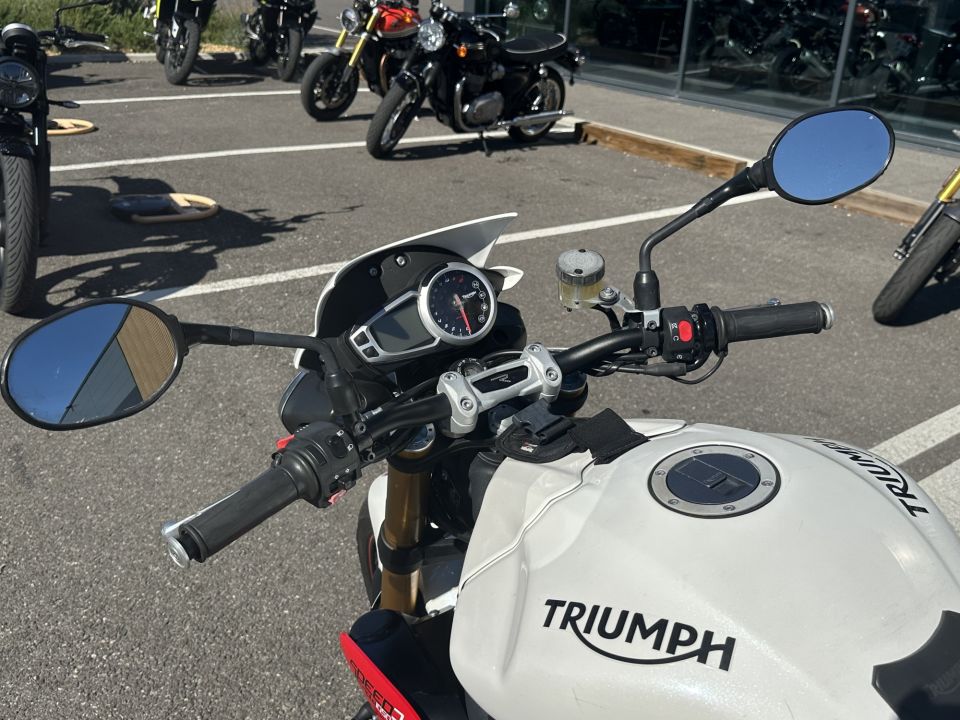 TRIUMPH SPEED TRIPLE 1050 R 4