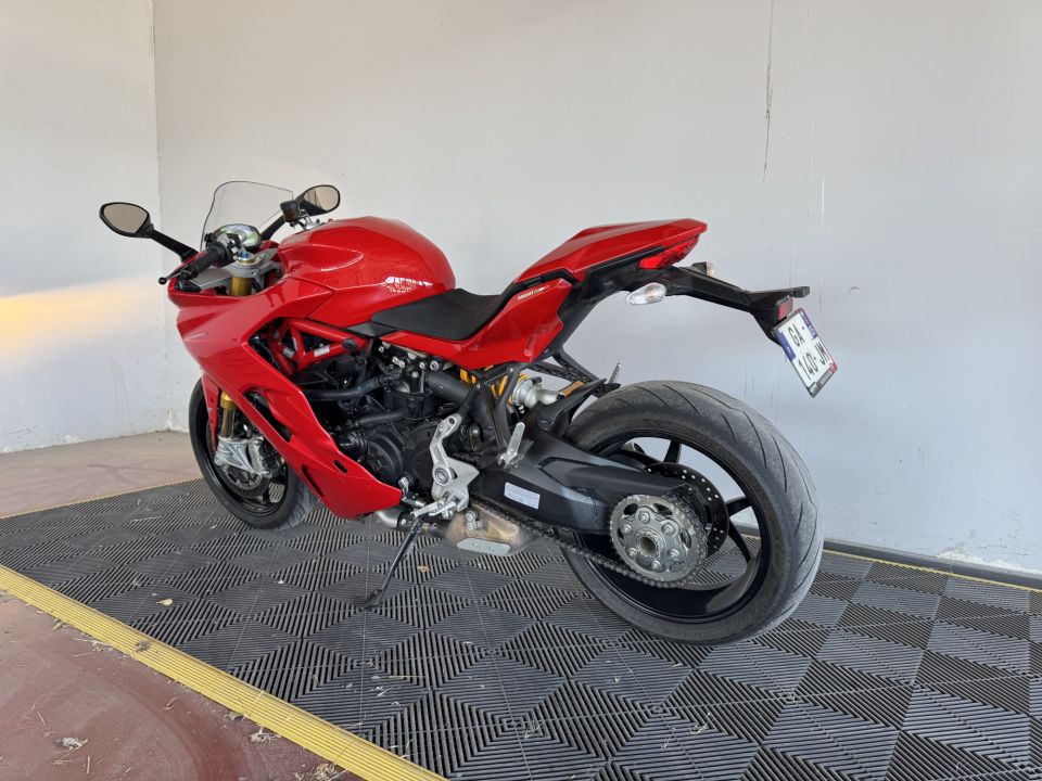 DUCATI SUPERSPORT 939S 4