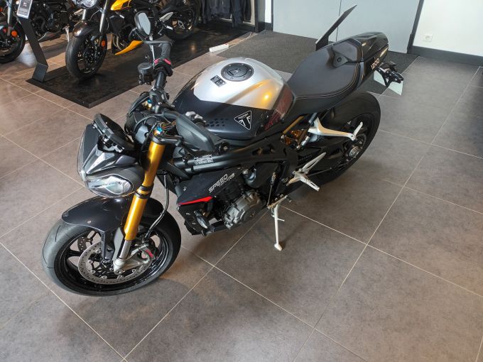 TRIUMPH SPEED TRIPLE 1200 RS 4