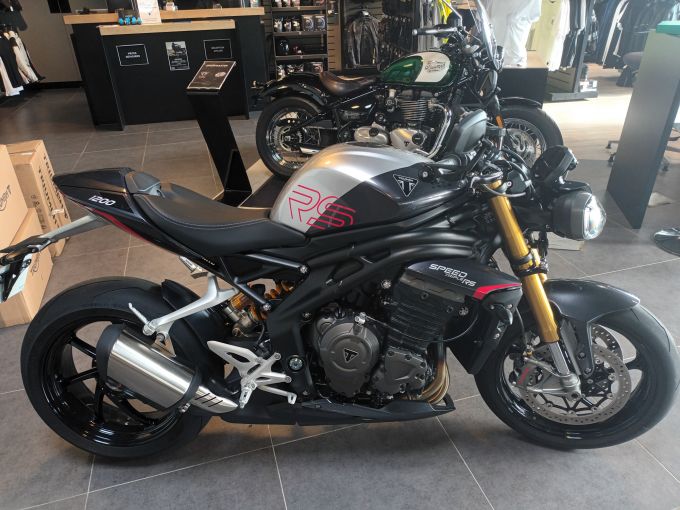 TRIUMPH SPEED TRIPLE 1200 RS 4