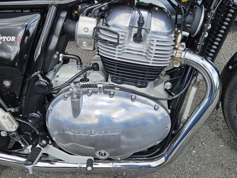 ROYAL ENFIELD INTERCEPTOR 4