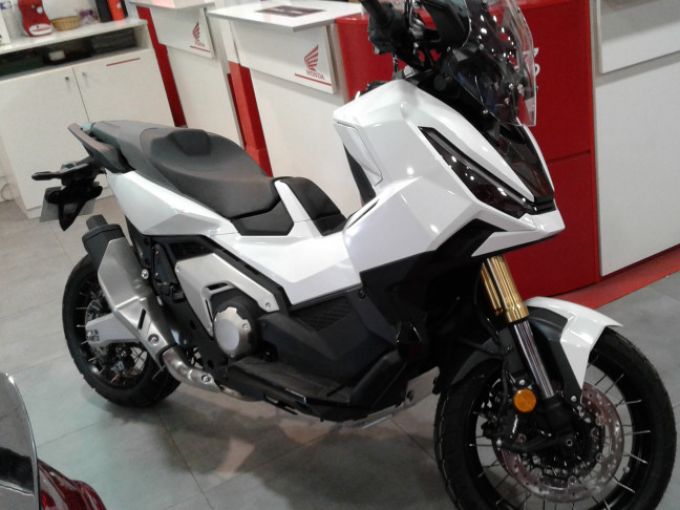 HONDA ADV750 4