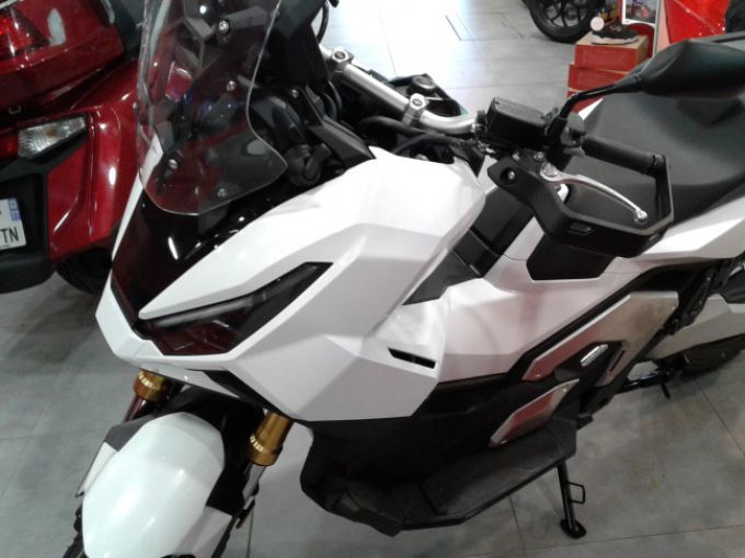 HONDA ADV750 4
