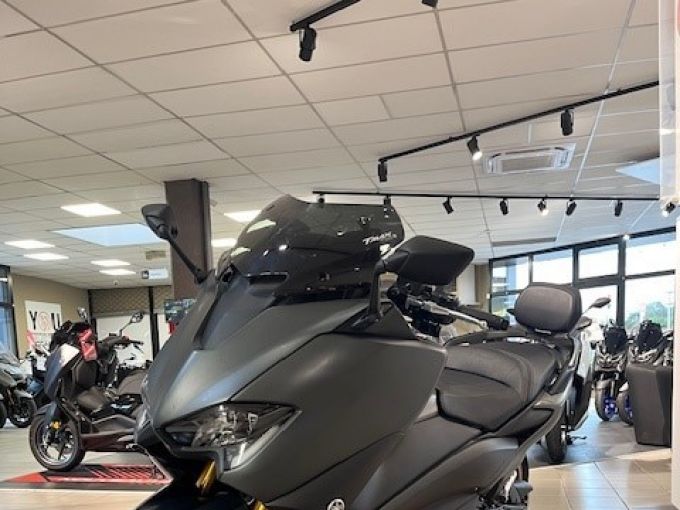 YAMAHA XP T-MAX 560 TECH MAX KAMO 4