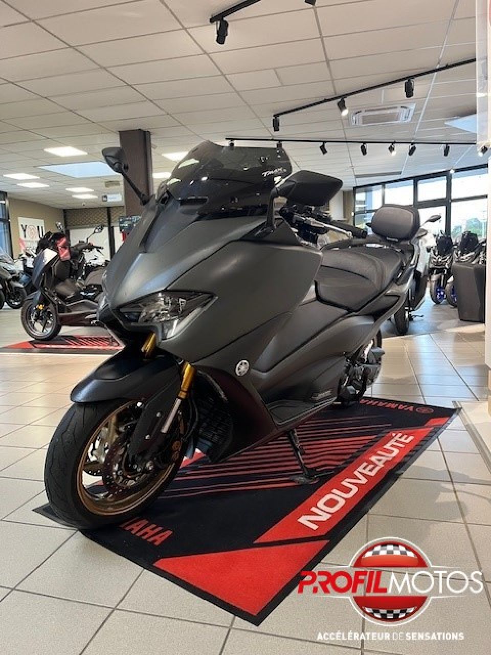 YAMAHA XP T-MAX 560 TECH MAX KAMO 4